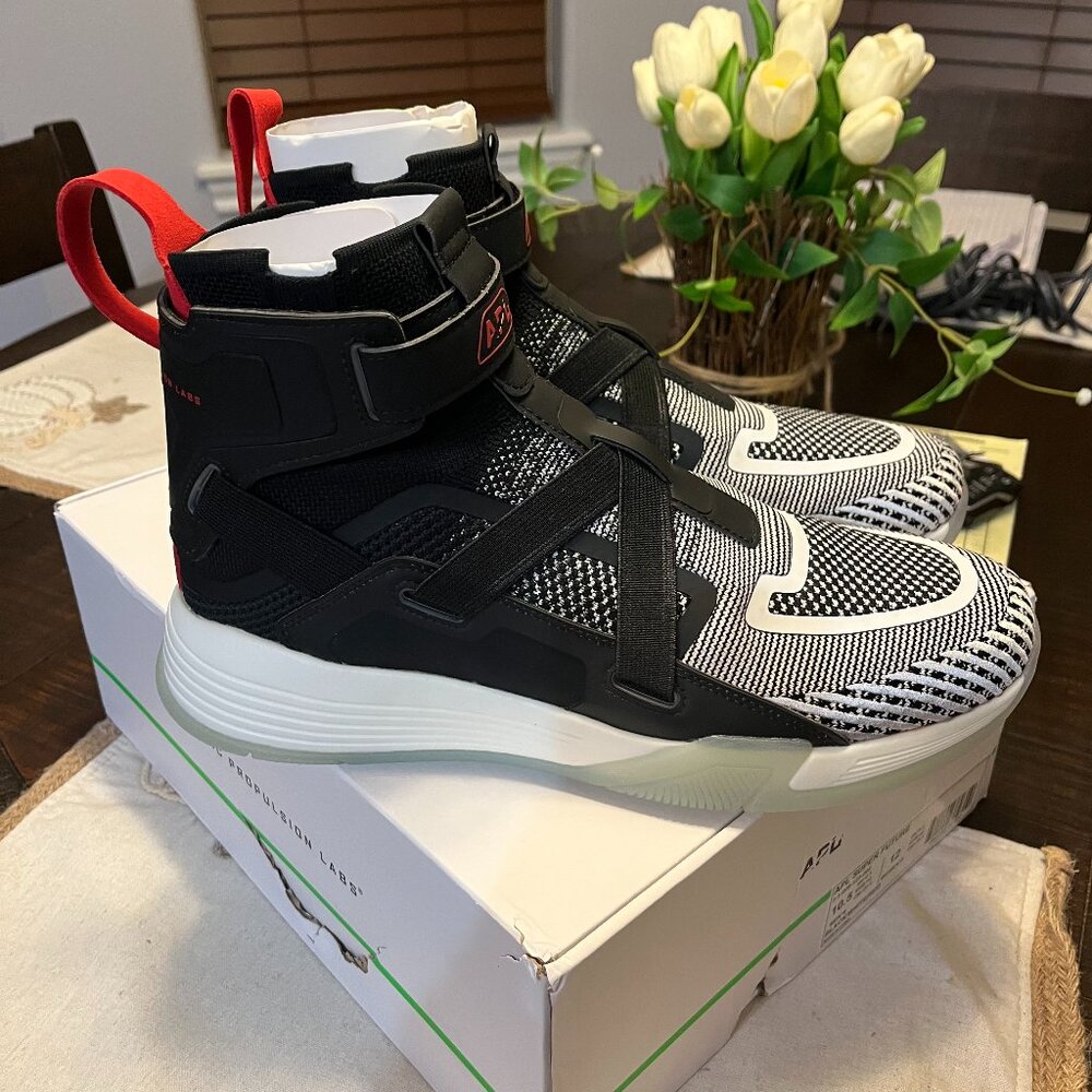 Beautiful APL men;s basketball shoes.  Nice and rare color combination.